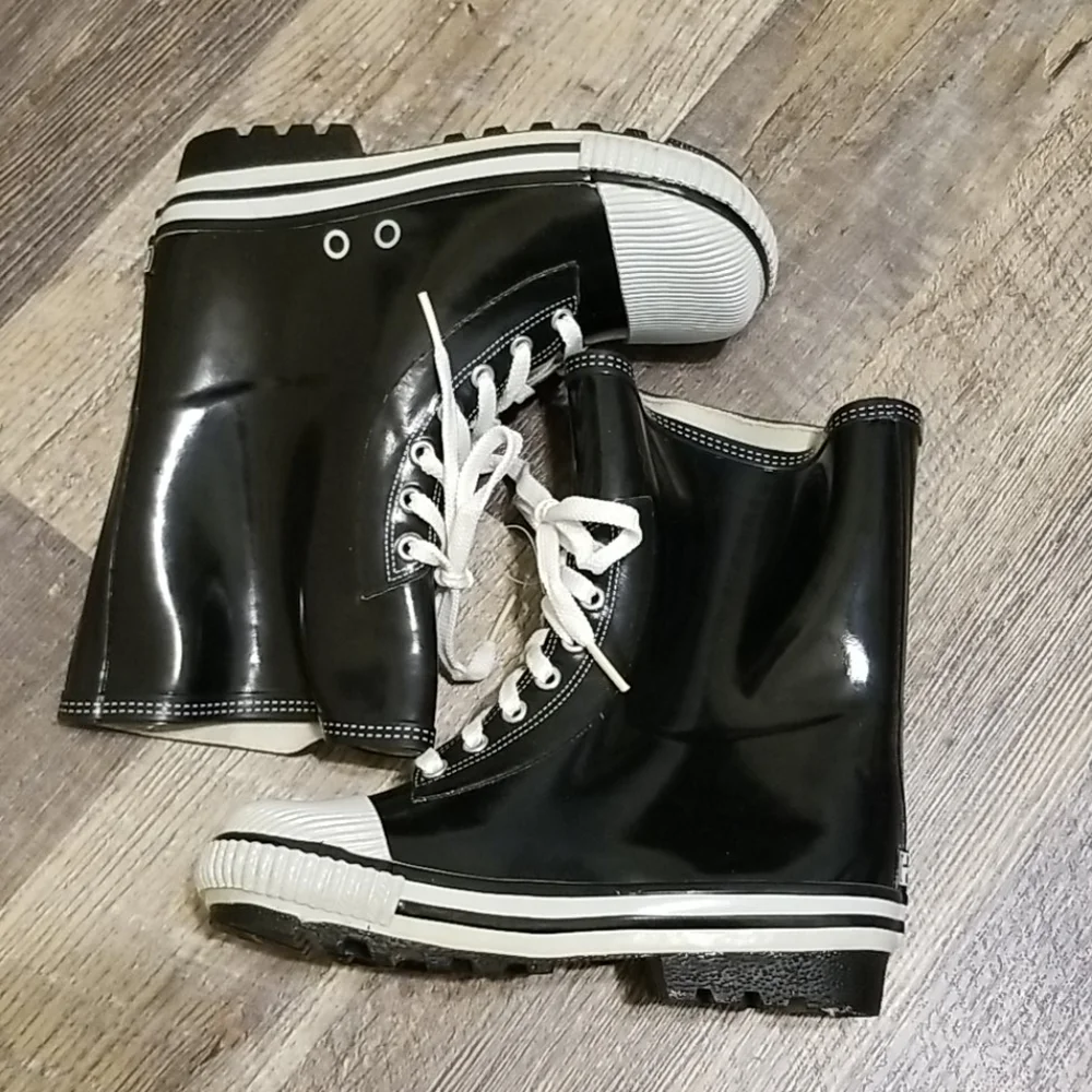 Harsh skate rainboots
